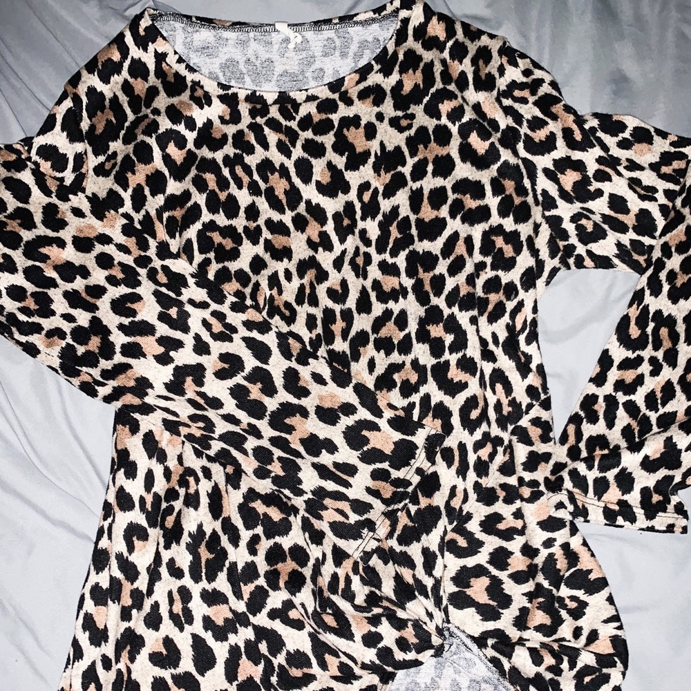 Large leopard knot sweater